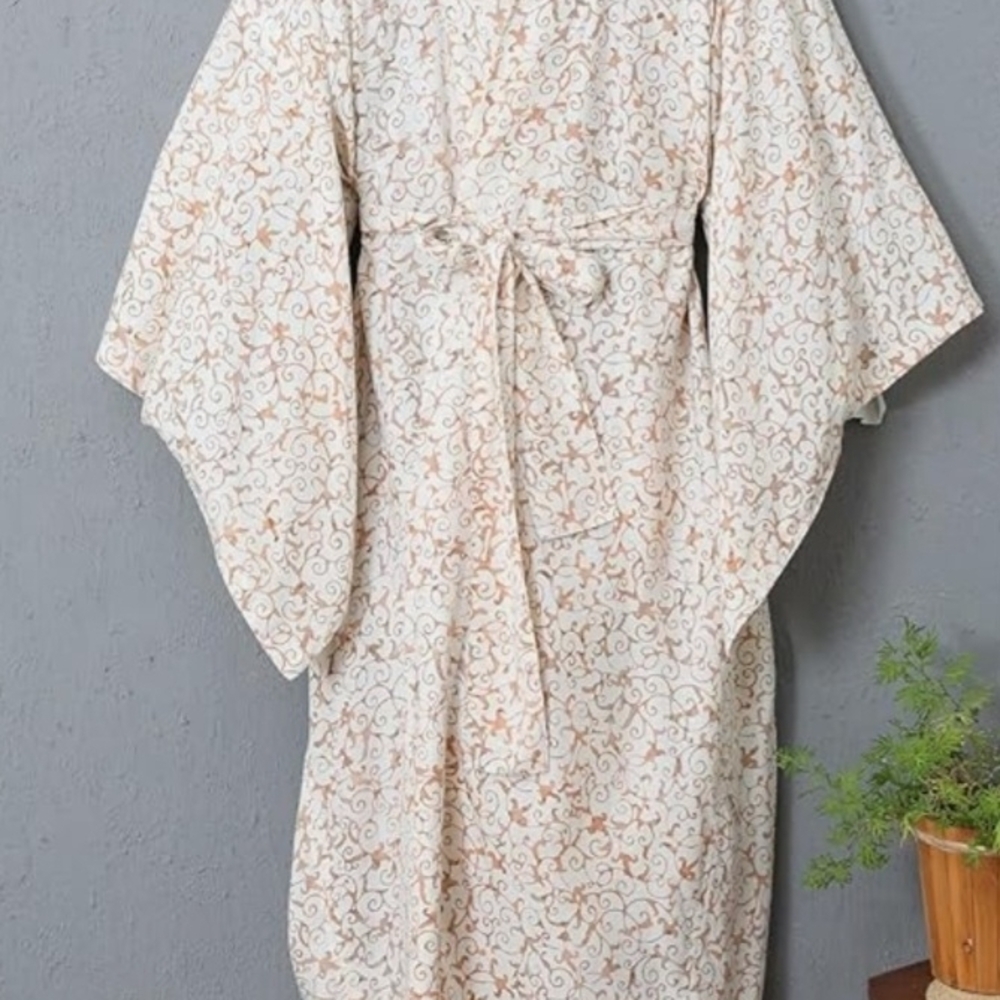 Elegant Cream Floral Women's Robe